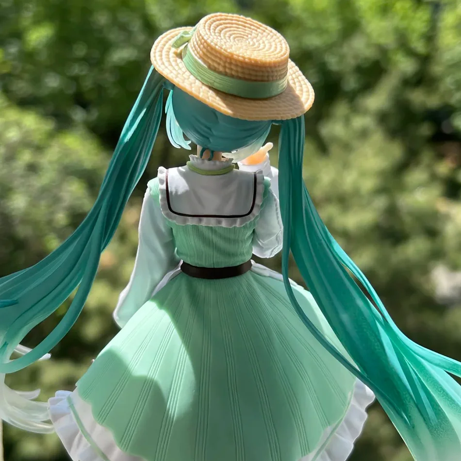 Hatsune Miku Cute Anime Figurine - 18cm Collectible Toy Gift