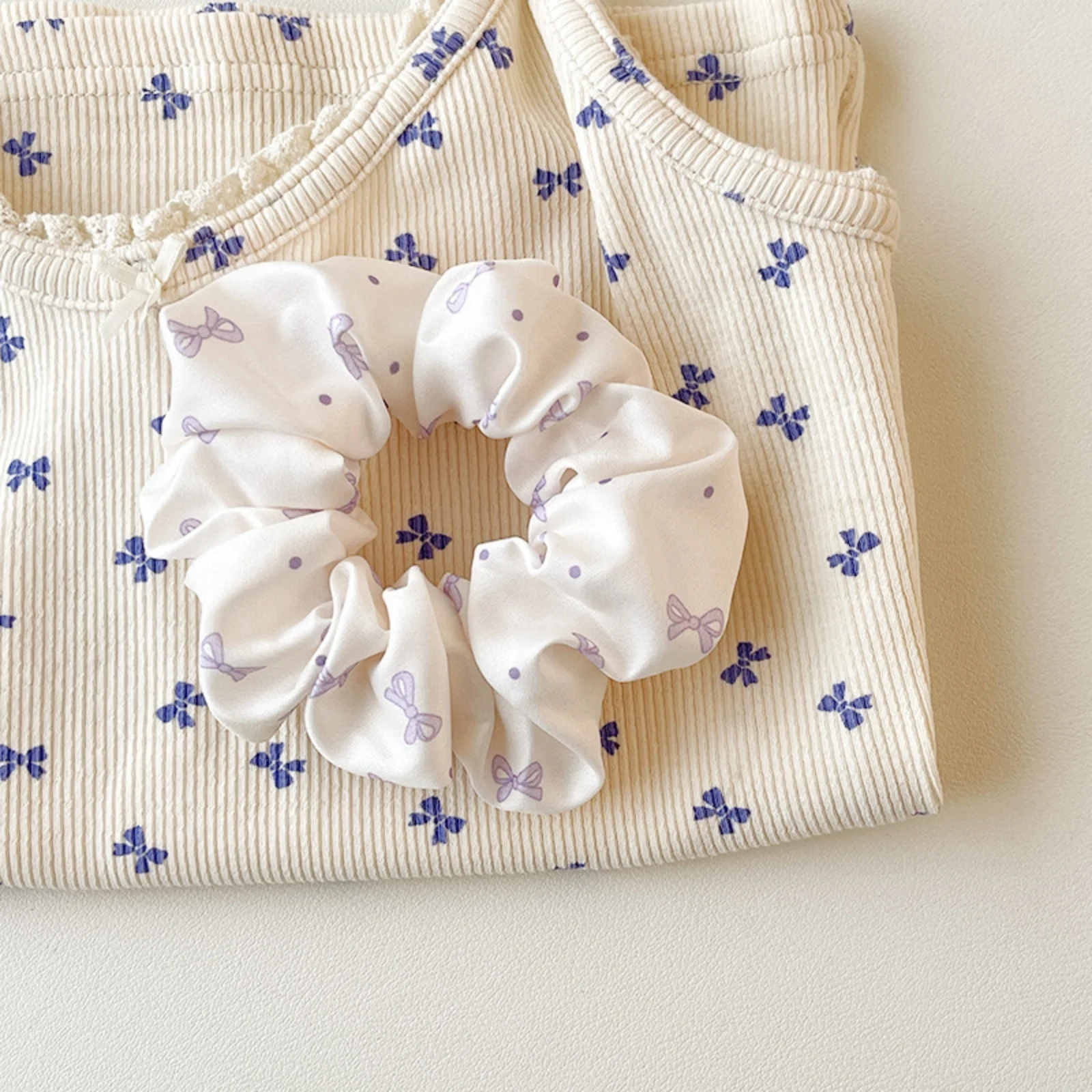 1PC Sweet Bow-patterned Satin Scrunchies, Cute Elastic Hair Ties for Girls, Soft Hair Accessories to Elevate Hairstyles