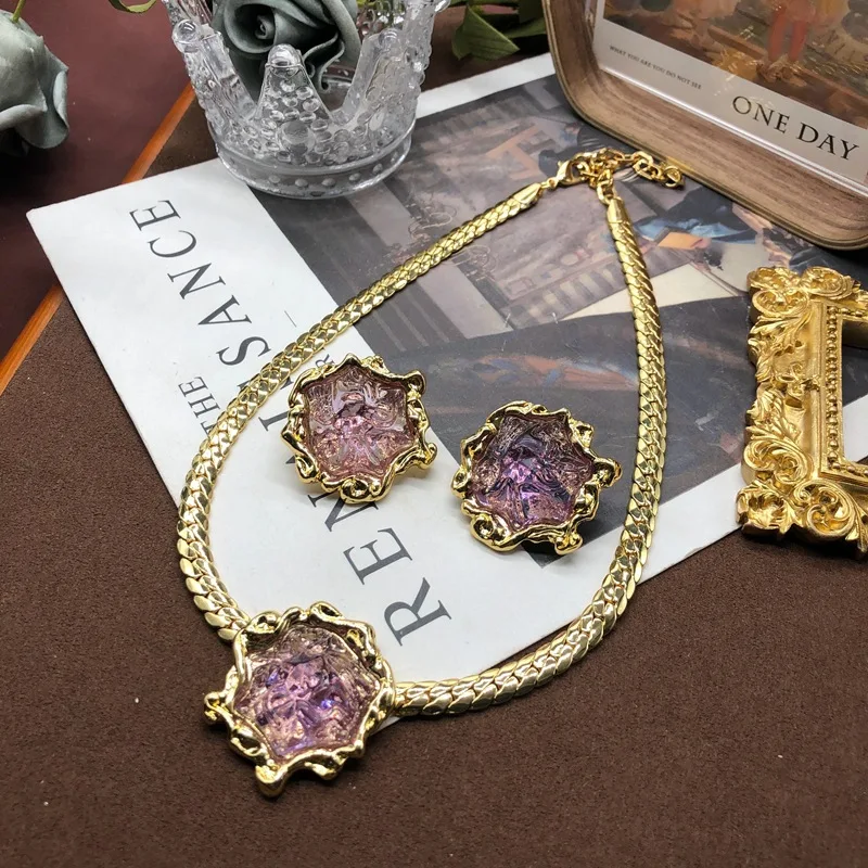 

Vintage Palace Jewelry Set Necklace for Women Color Lava Jelly Copper Chain Sweater Chain Necklace Earrings