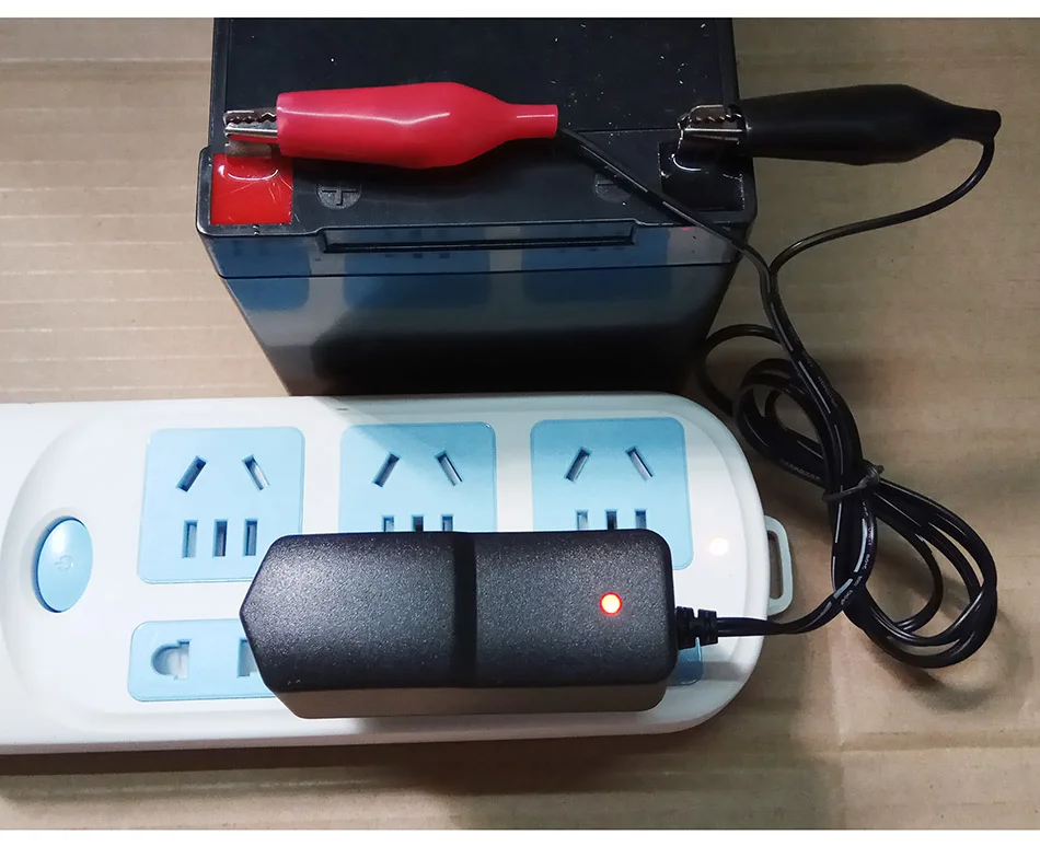 Carica batterie al piombo per bici elettrica e scooter 36V 1,9A