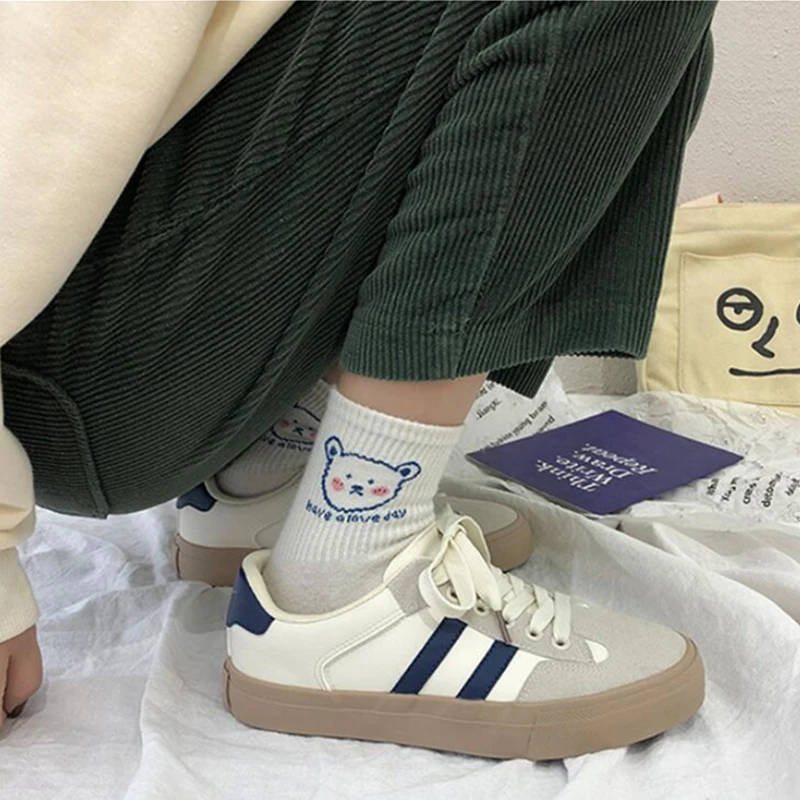 2022 Twitter Hot Sellers Women Sneakers Vulcanize Shoes Student Trainers Woman Casual Loafers Classics Flats Ladies High Quality