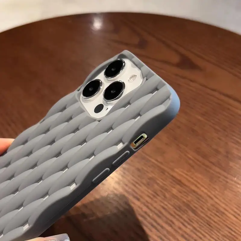 Advanced Heat-Dissipating Silicone Phone Case with Hollow Bumper Design