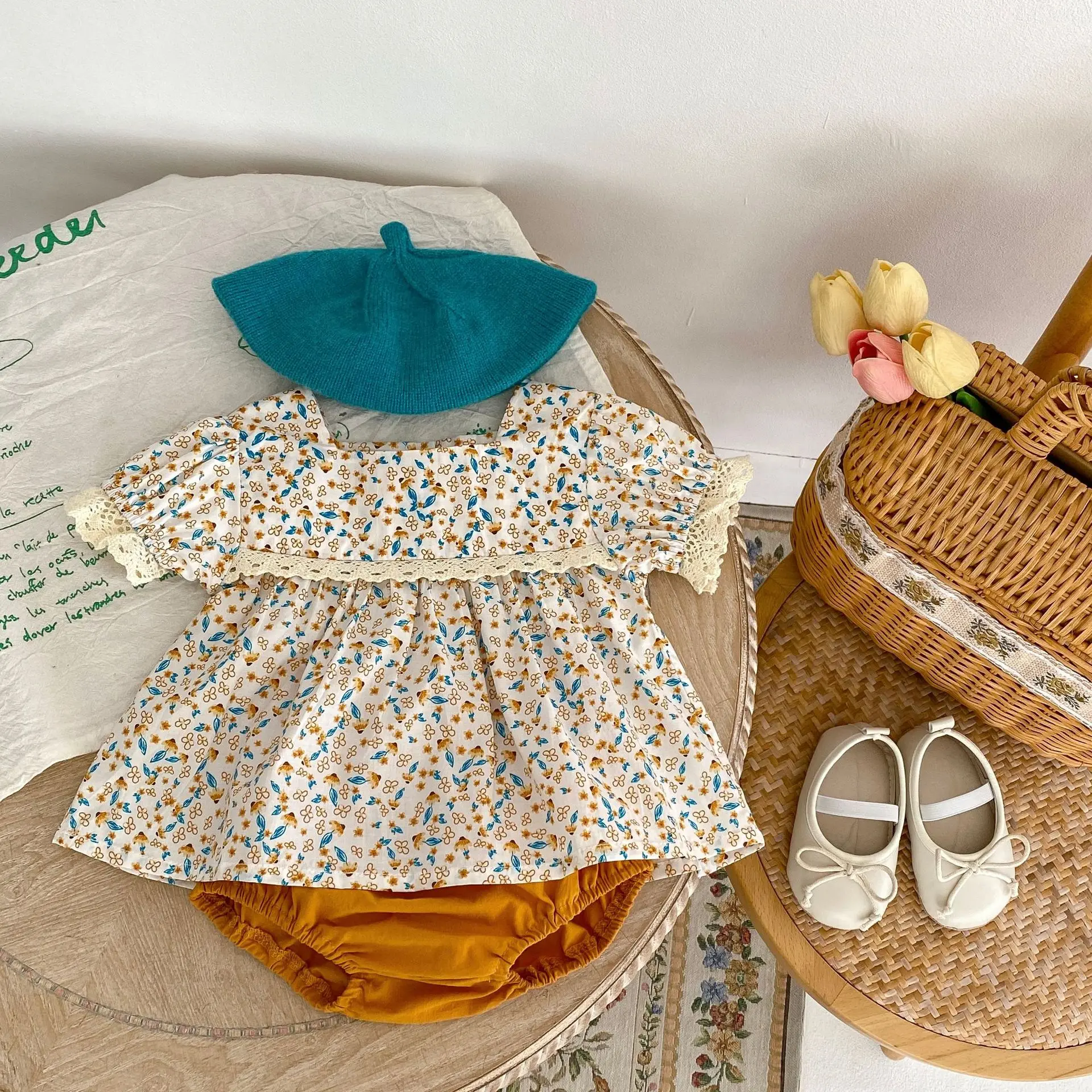 

2023 Summer Infant Baby Girl Pastoral 2PC Clothes Set Cotton Floarl Square Collar Lantern Sleeve Lace Top Solid Shorts Kids Suit