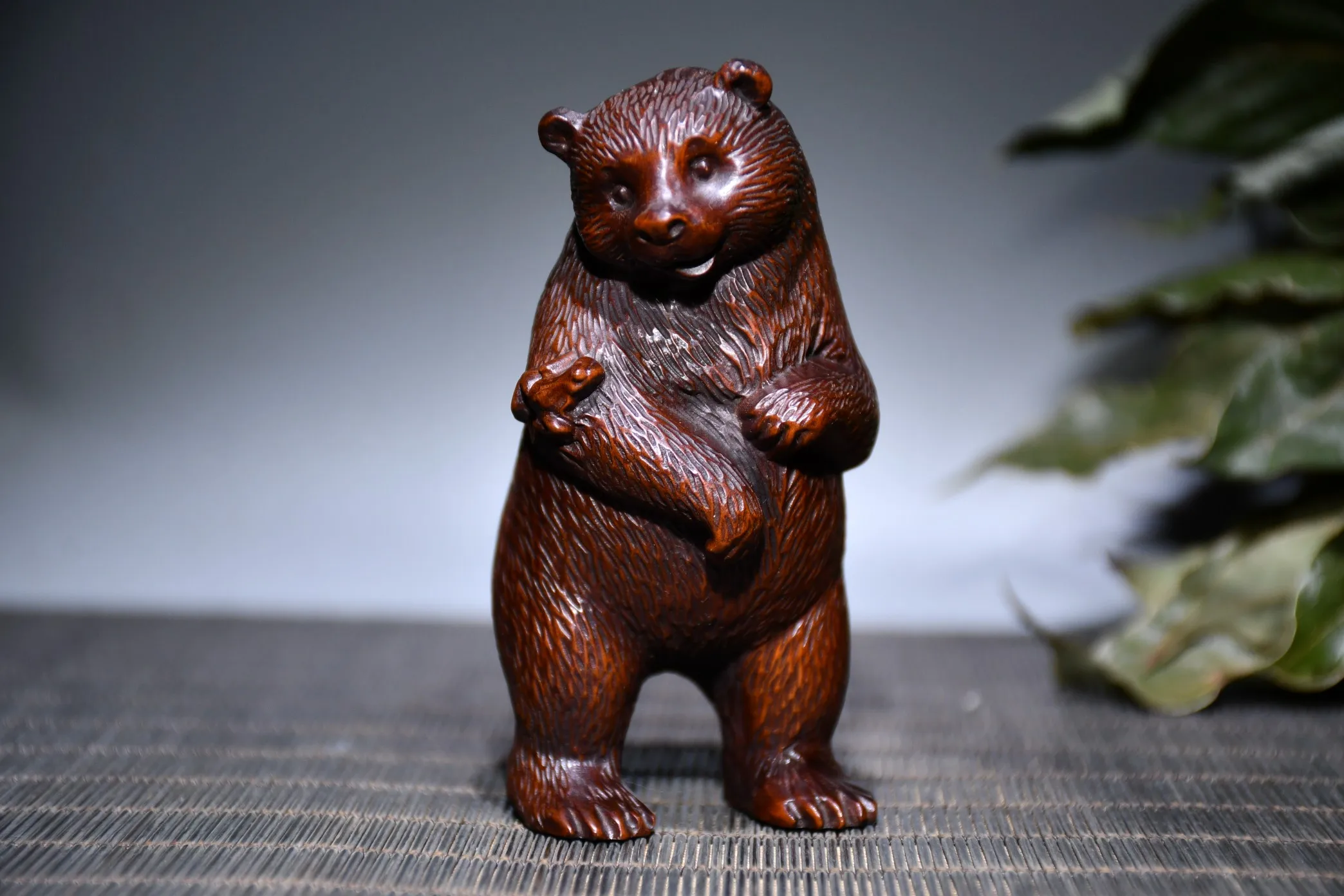 

4"Tibetan Collection Boxwood black bear frog bear statue Gather fortune office ornament Townhouse Exorcism