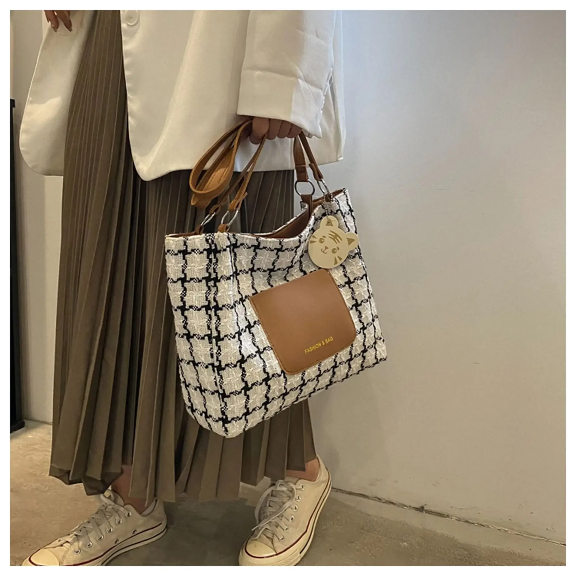 A Cross Border Wholesale Tote Bag Large Capacity Shoulder Bag Popular Commuting Versatile Student Plaid Shoulder Bag