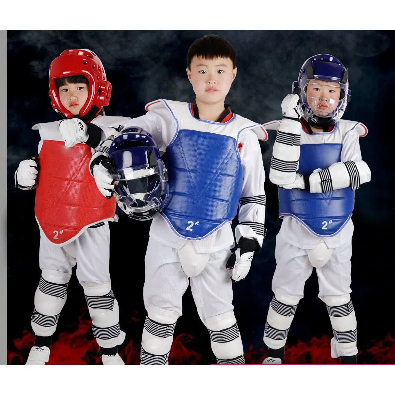 Taekwondo Set di cinque pezzi Taekwondo equipaggiamento protettivo casco armatura Kickboxing guantoni da boxe Taekwondo equipaggiamento protezione per la testa