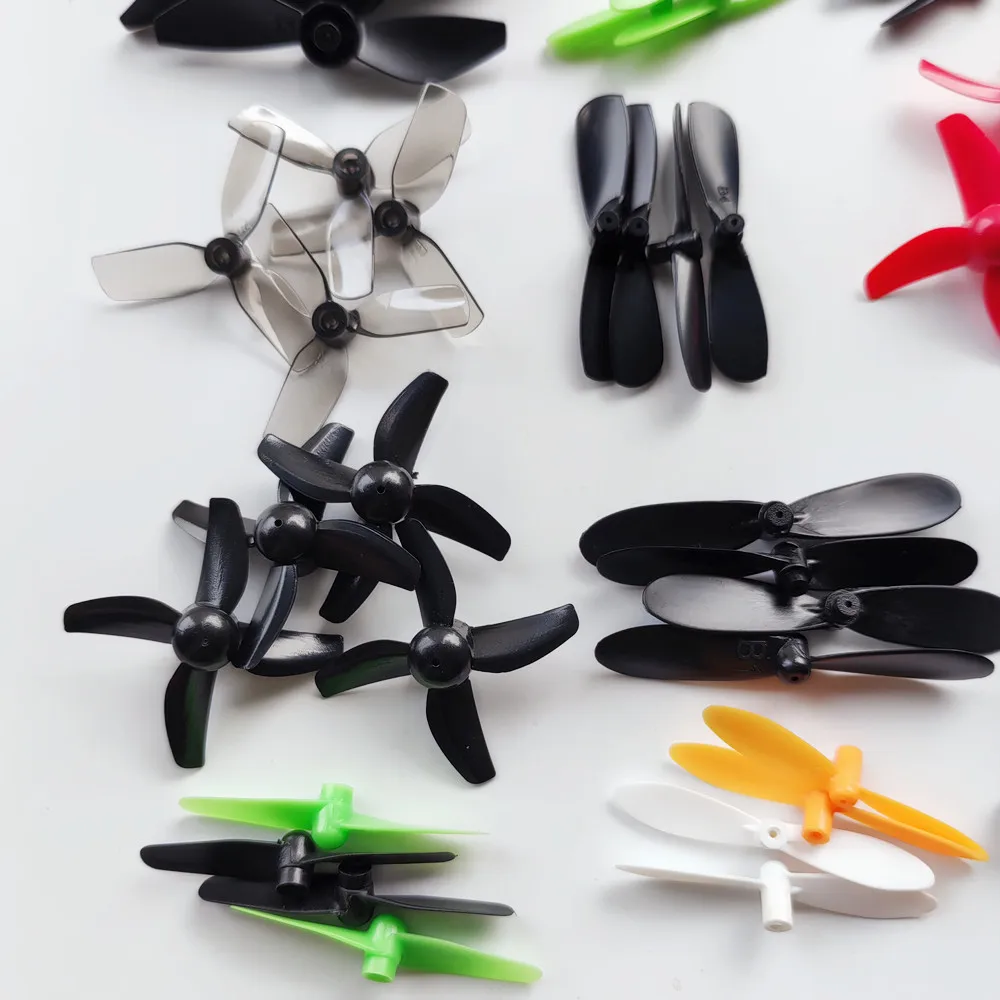 Détail des hélices drone FPV micro 32mm 0.8mm, pales fines et axe central