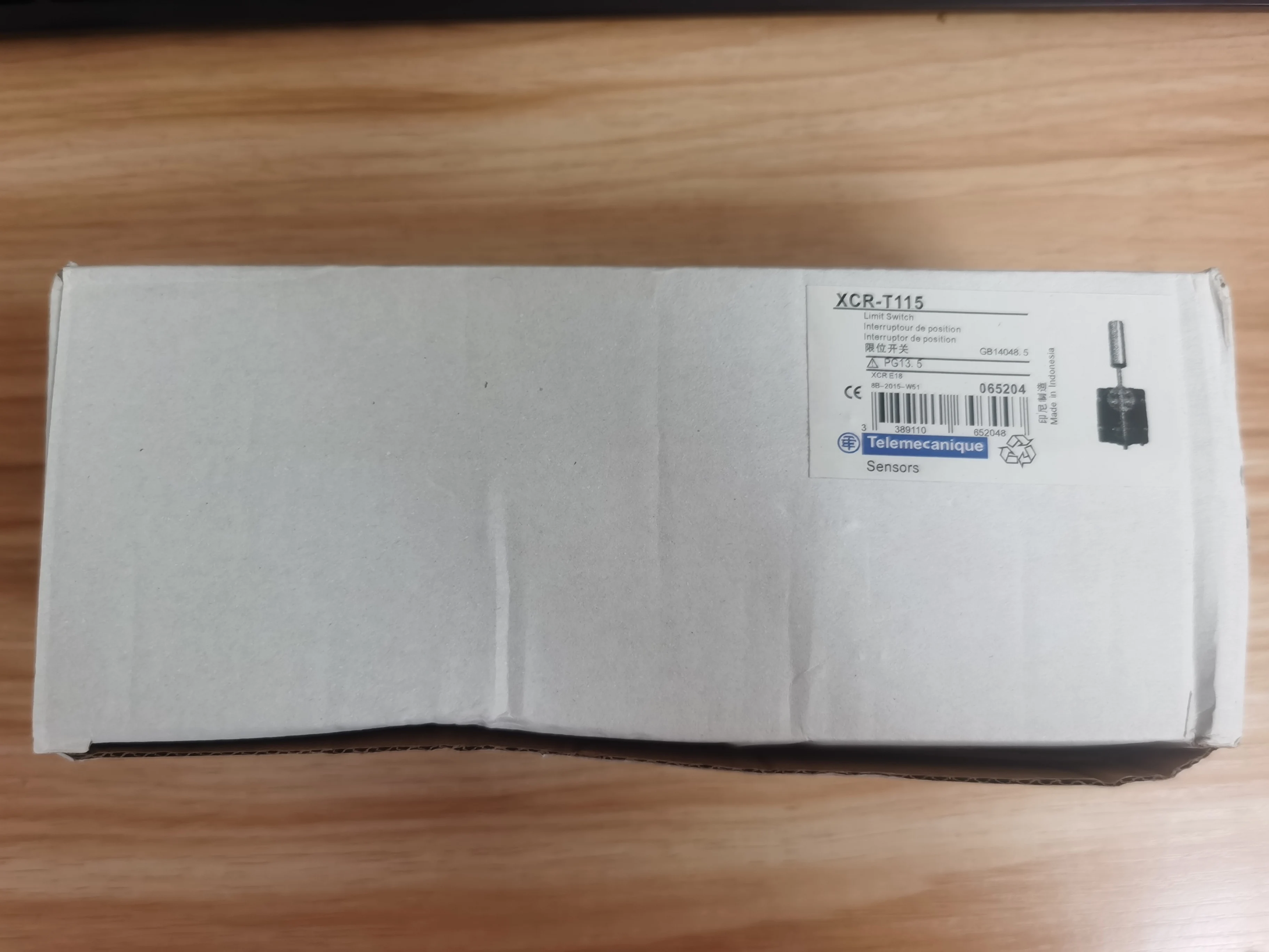 

1PCS Schneider XCR-T115 XCRT115 Limit Switch In Box -New