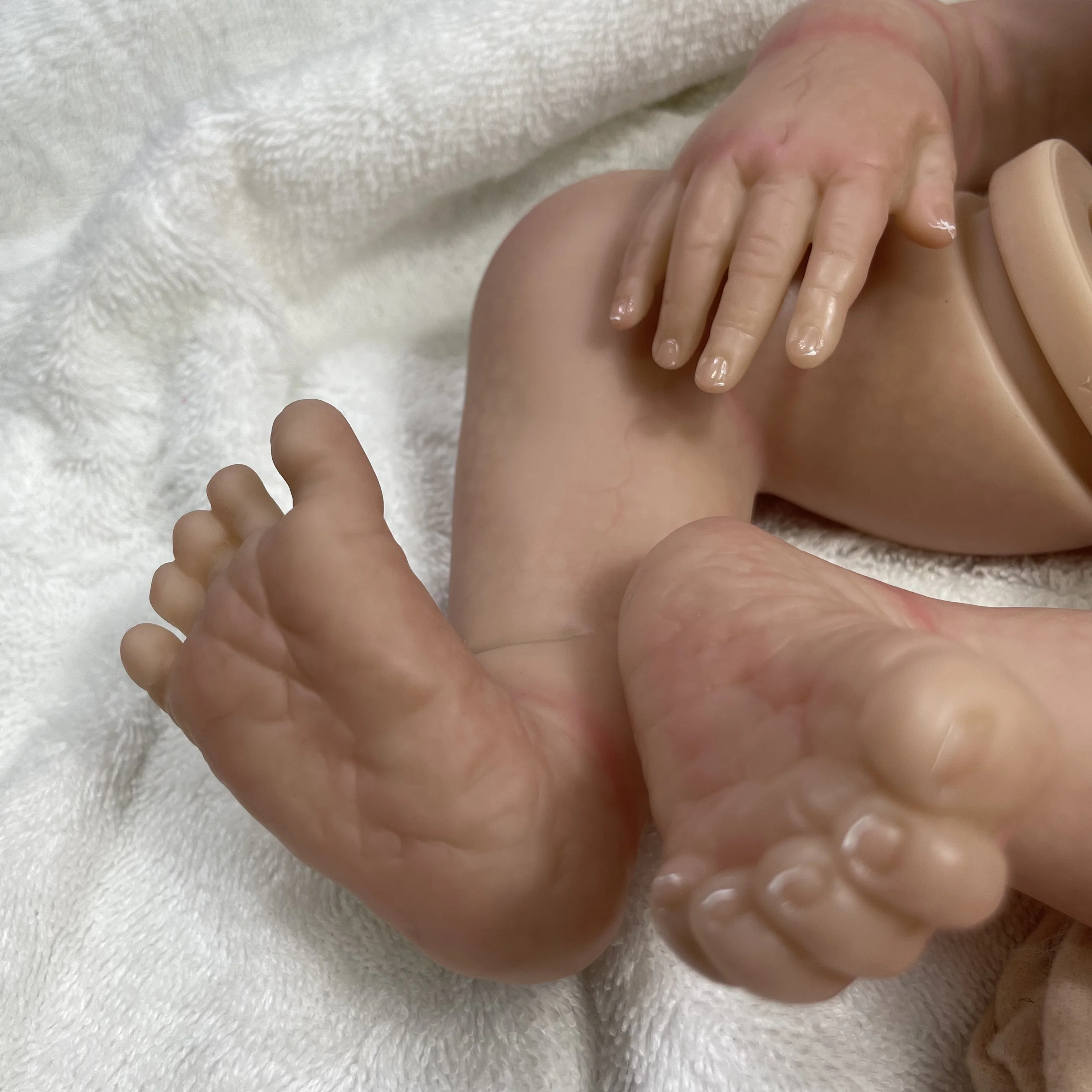 이미 페인트 칠한 다시 태어난 인형 키트, 메도우 3D 피부 가시 정맥 인형 부품, 뿌리깊은 부드러운 머리카락, 천 바디 인형 액세서리, 17 인치
