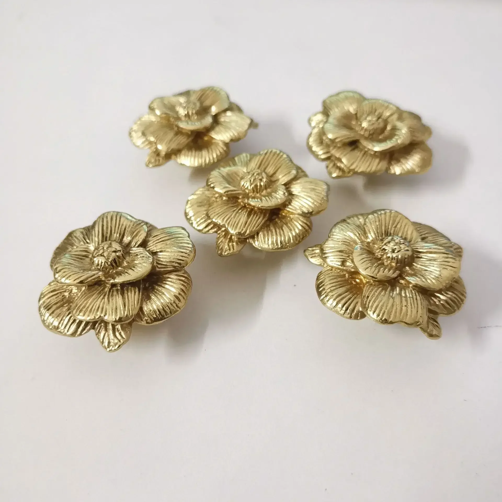 Description Picture 2 of itemRetro Brass Rose Flower Drawer Cabinet Door Handle Wardrobe Tea Caddy Jewelry Box Knob Decor Pulls Furniture Handle Hardware