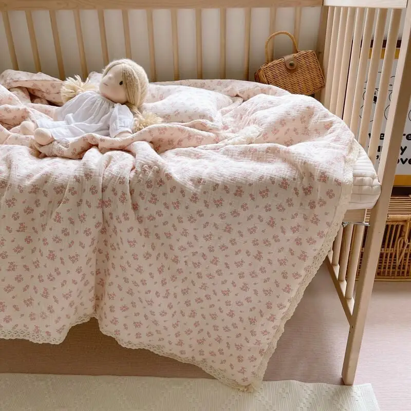 Warm and lightweight baby quilt for all seasons Little girls quilt and pillow set with flowers 120x150cm