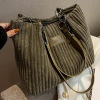 Sac fourre-tout élégant en velours côtelé pour femme, sac à bandoulière en peluche de grande capacité, sac de banlieue et de voyage polyvalent. 5