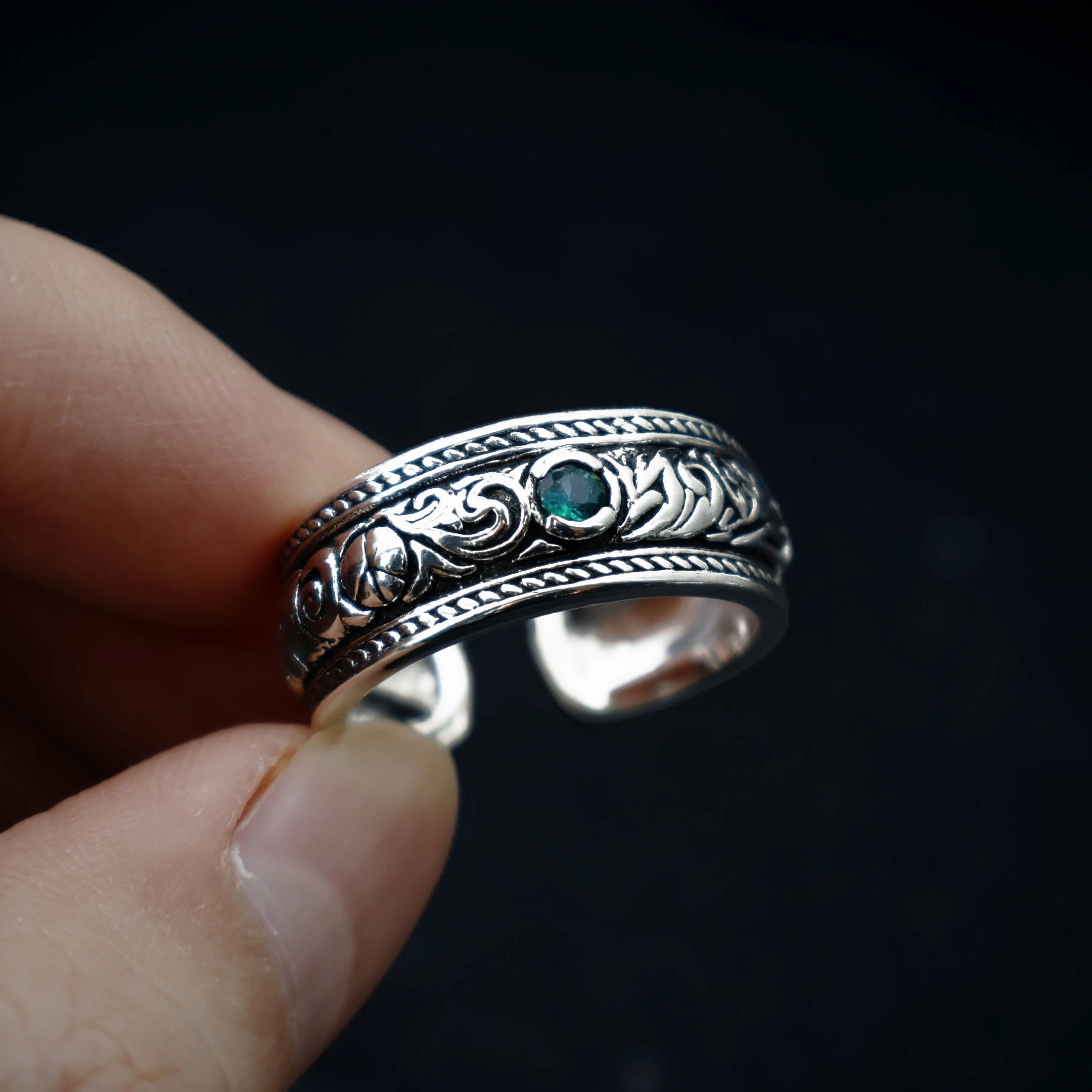 Retro Smaragd Efeu Rebe Verstellbarer offener Ring für Männer versilbertes Kupfer Gothic Punk Edgy Schmuck Designer Accessoires Geschenk – Detail 12