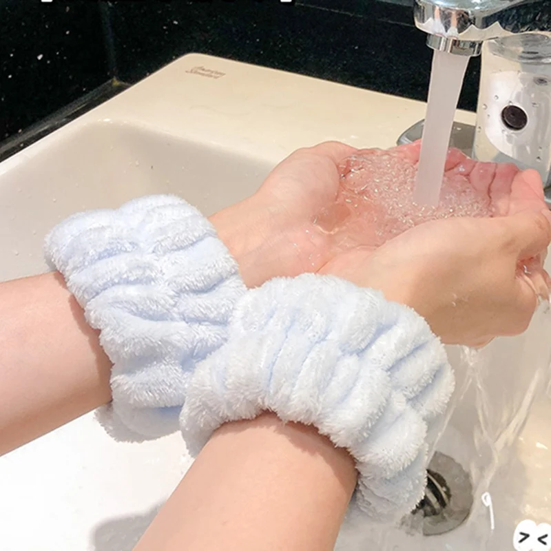 Wristband for Washing Soft Flannel Wrist Strap Reusable Face Makeup Towel Wrist Velvet Towel Girls Elastic Face Wash 4Pcs washing wristband