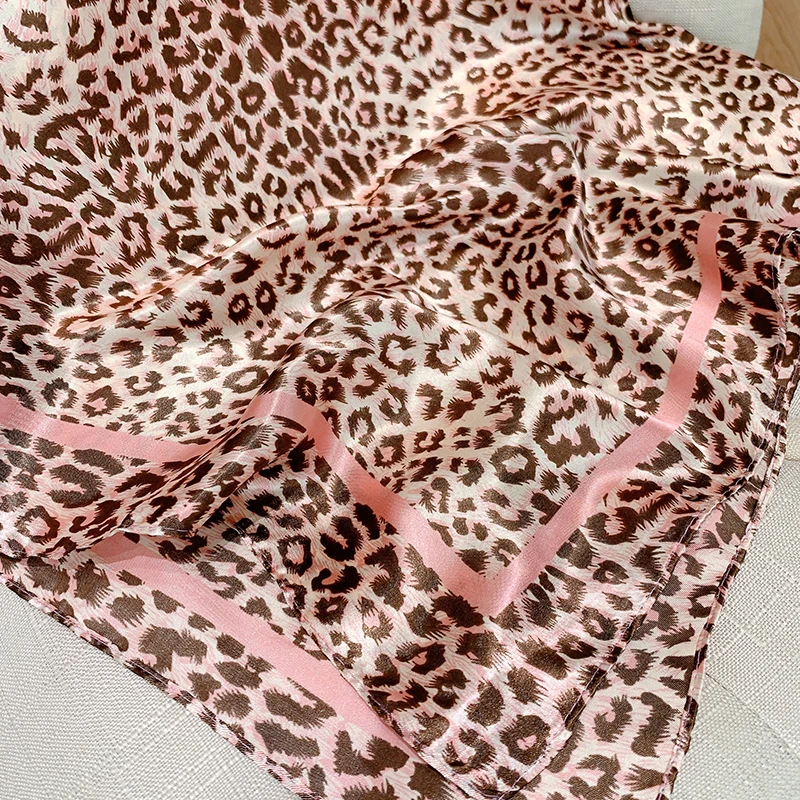 Popular Shawls Europe And America Fashion Bandannas Wild leopard print Sunscreen 90X90CM Bandanna Luxury Square Silk Scarves 6