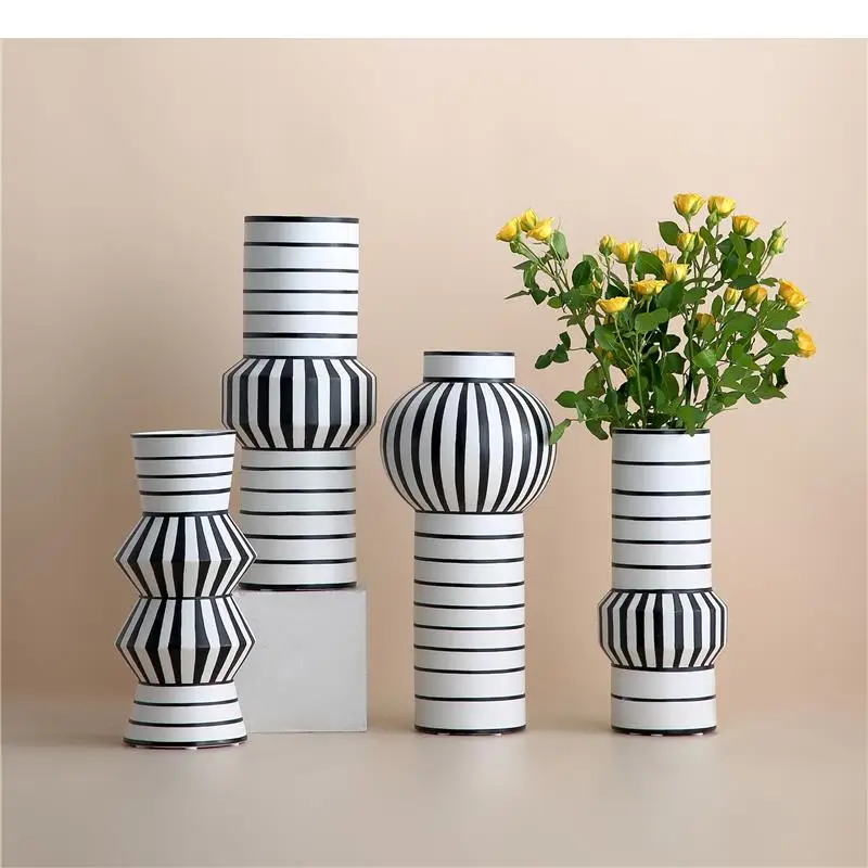 

Ceramic Vase Black and White Stripe Geometry Round Ball Abstract Ceramic Crafts Flower Arrangement Hydroponics Home Decoration