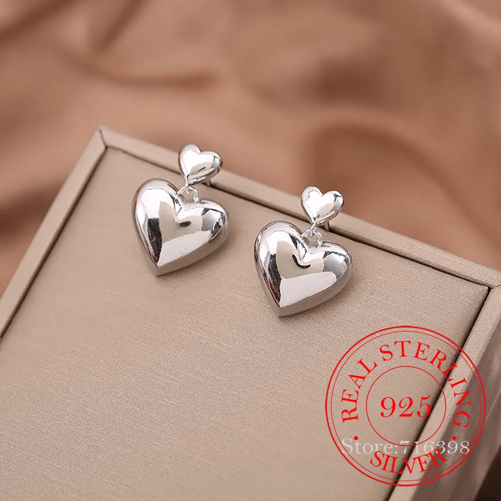 Orecchini a lobo con cuori di zirconi rossi in oro bianco 18Kt AOZ 534 Ambrosia