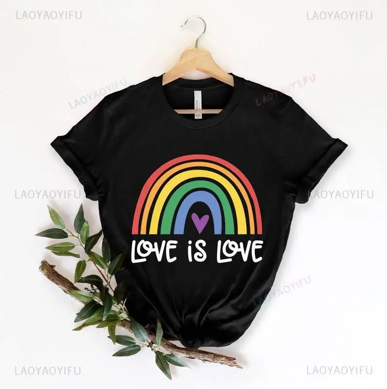 

Футболка с радужным принтом Love Is Love для ЛГБТ-женщин и мужчин