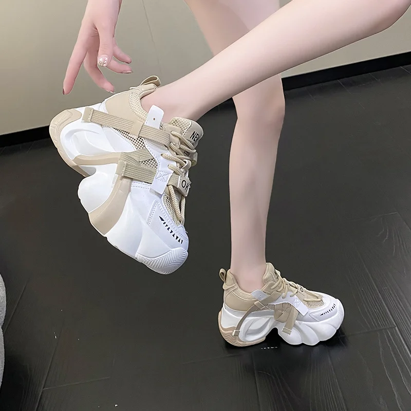 厚底の女性用スニーカー,通気性のあるメッシュの新しい