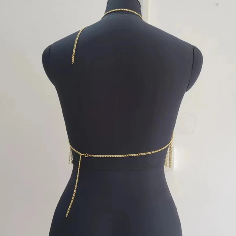 Glänzendes Damen-Tanktop mit Körperkette, metallischer Neckholder-Harness-BH mit Fransenbesatz für Festival-Party-Outfits – Detail 7
