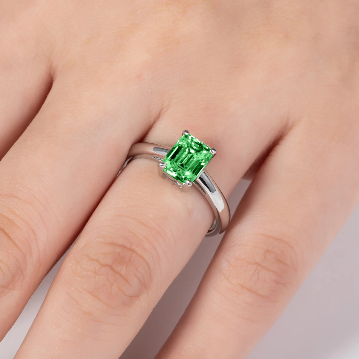Engagement Ring 2ct 6*8mm Emerald