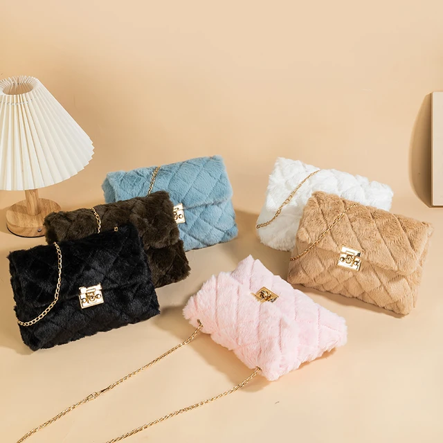 Fashionable single-shoulder plush small square bag, versatile and exquisite turn-lock crossbody bag