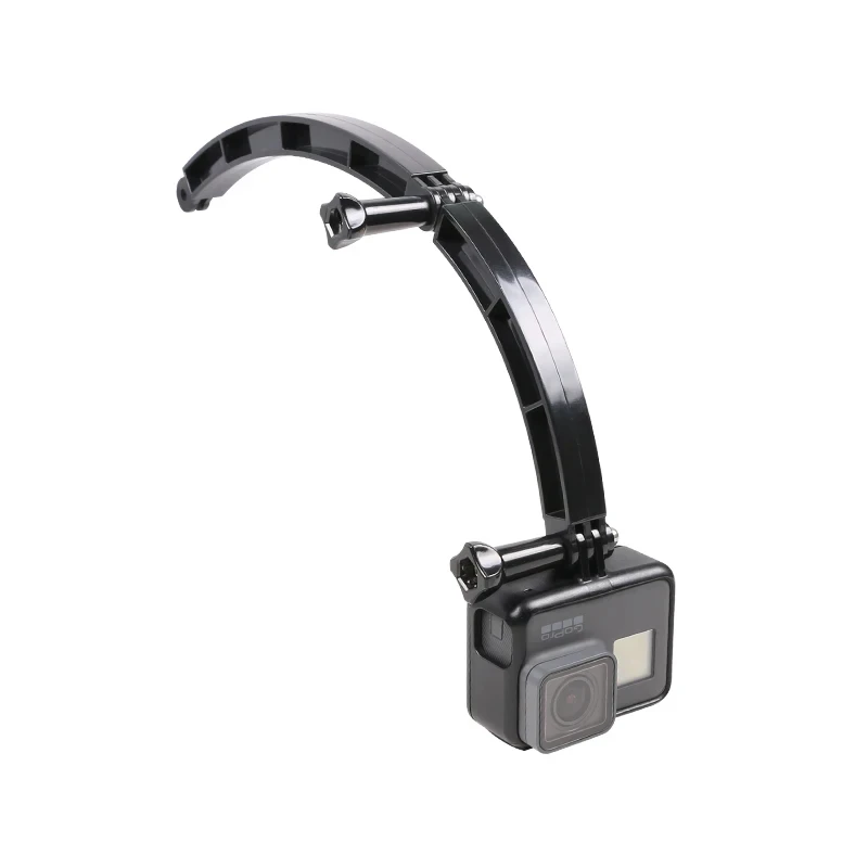 Support de caméra d'action étanche fixé sur un guidon, avec GoPro Hero 11 en place. Idéal pour sports extrêmes.