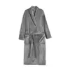 2025 Robe en flanelle pour femmes, peignoir épais et chaud en polaire avec poches, chemise de nuit longue en peluche douce pour l'hiver, vêtements de nuit
