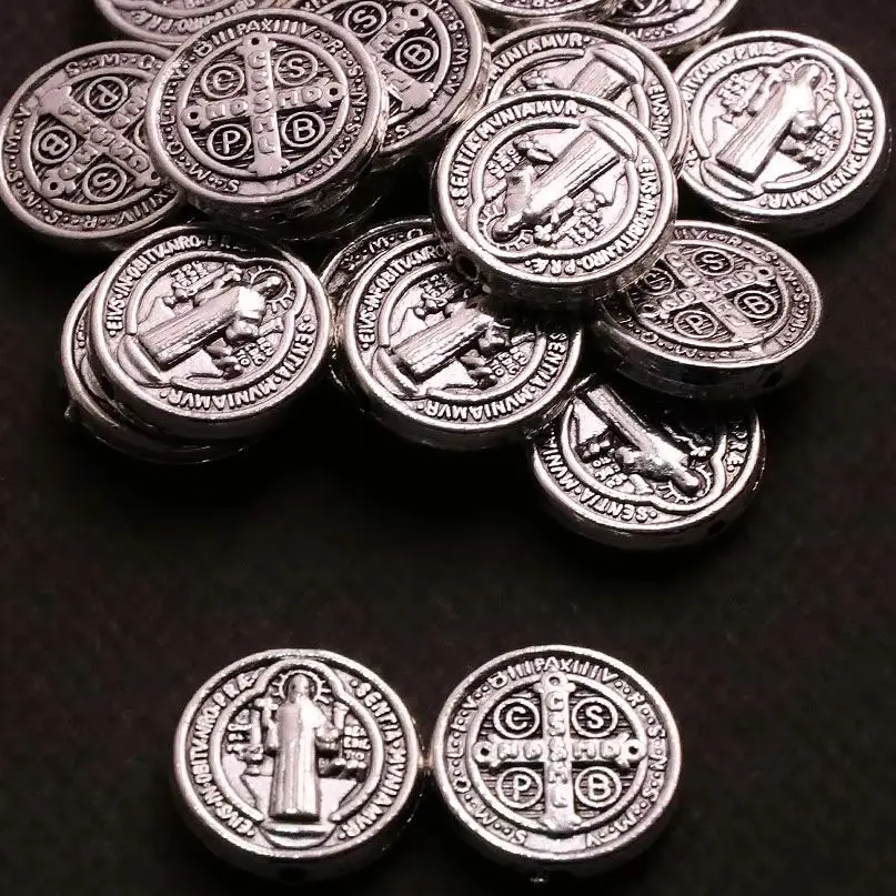 50 Stück 2 Größen Exorzismus Saint Benedict Lose Perlen für DIY Rosenkranz Halskette Spacer Perlen Rosenkranz Religiöse Schmuckherstellung Teile