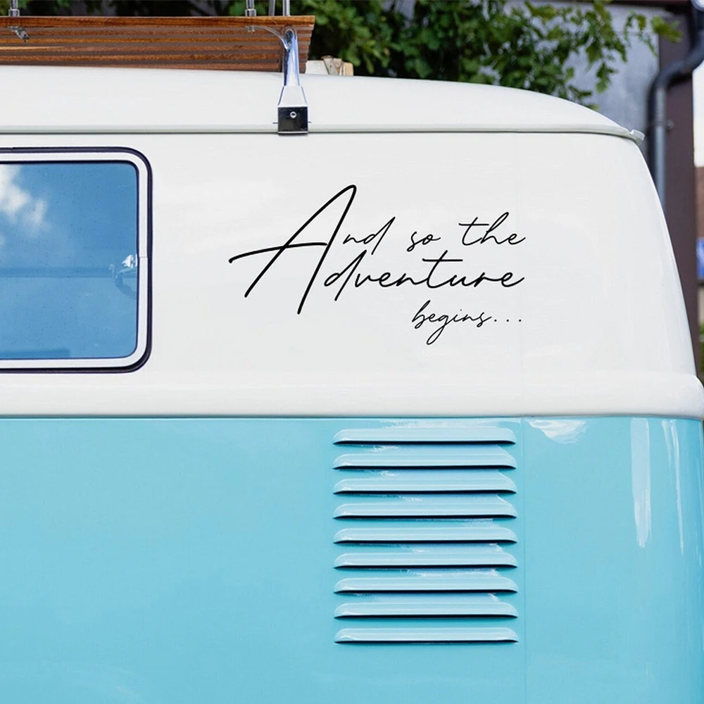 Car Styling E Così L'Avventura Inizia Adesivi Grande Auto Van Camper Caravan Camper Carrozzeria Decalcomanie In Vinile