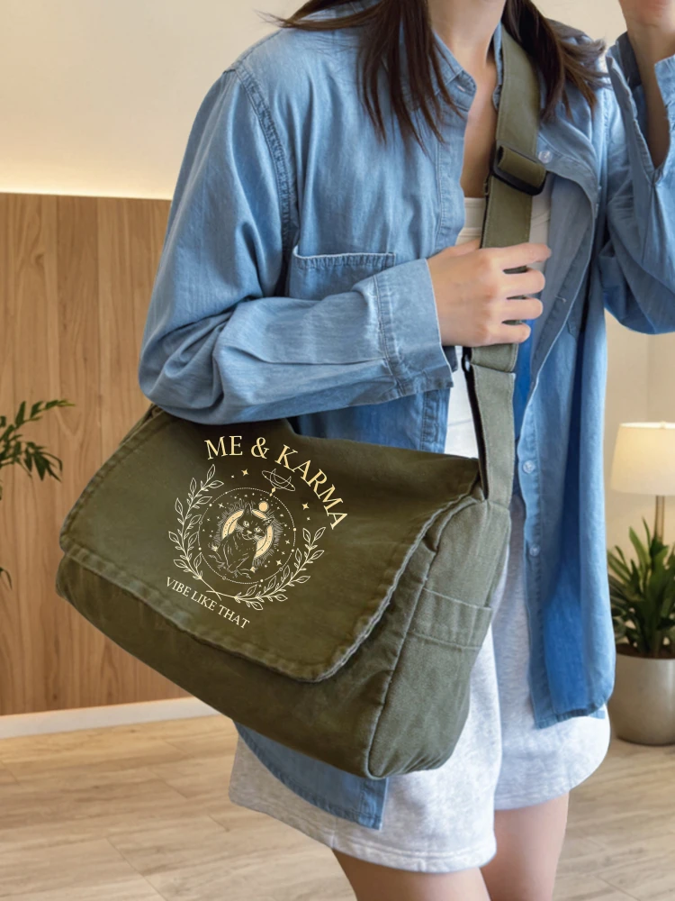 Retro Women's Shoulder Bag Canvas Quirky Cat Print Large Capacity Messenger Bag for Daily Use