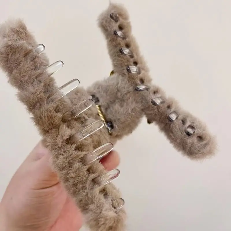 Рисунок 5 - Женские плюшевые заколки для волос