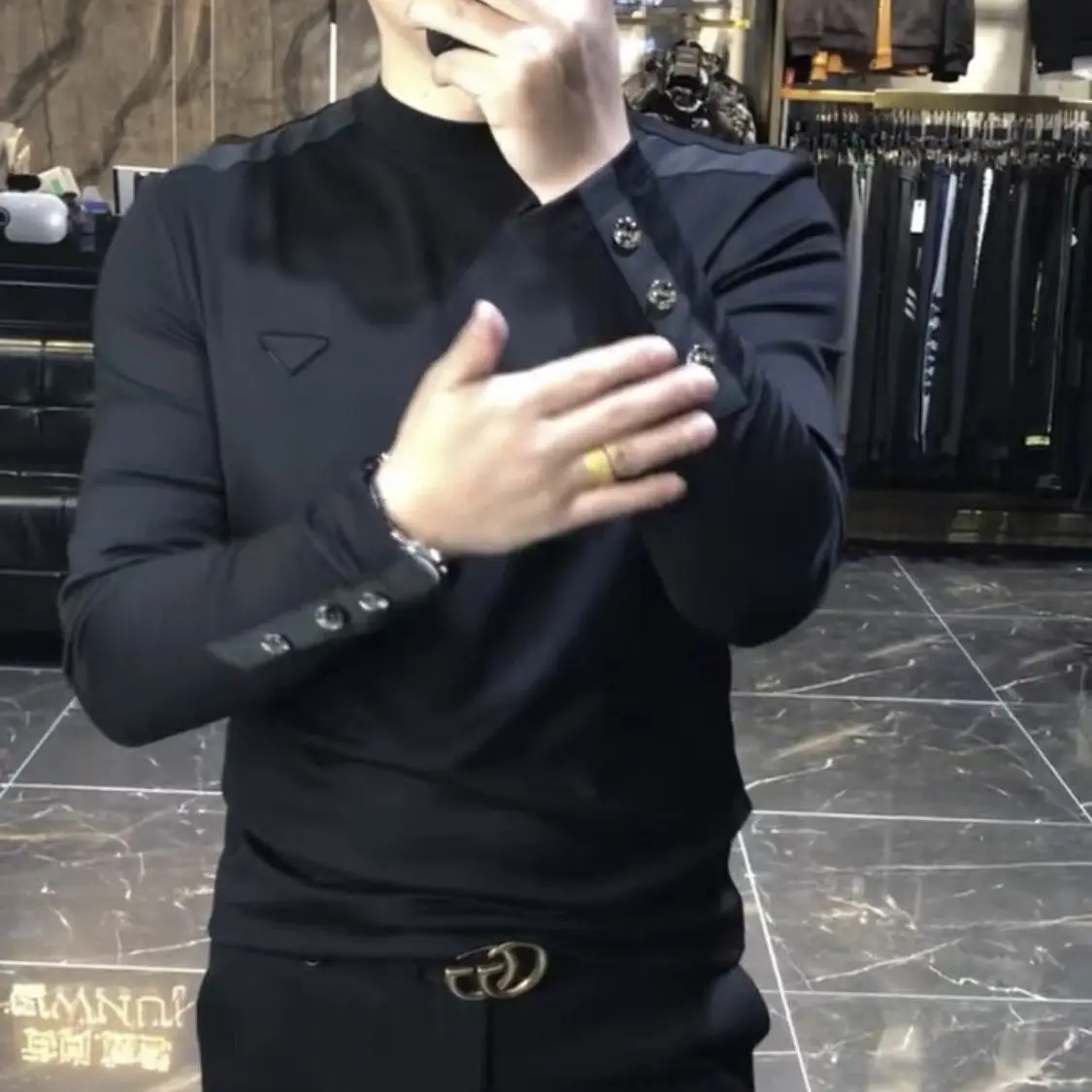 T-shirt a maniche lunghe di tendenza alla moda nera per il tempo libero d'affari di lusso leggero da uomo autunno e inverno 2