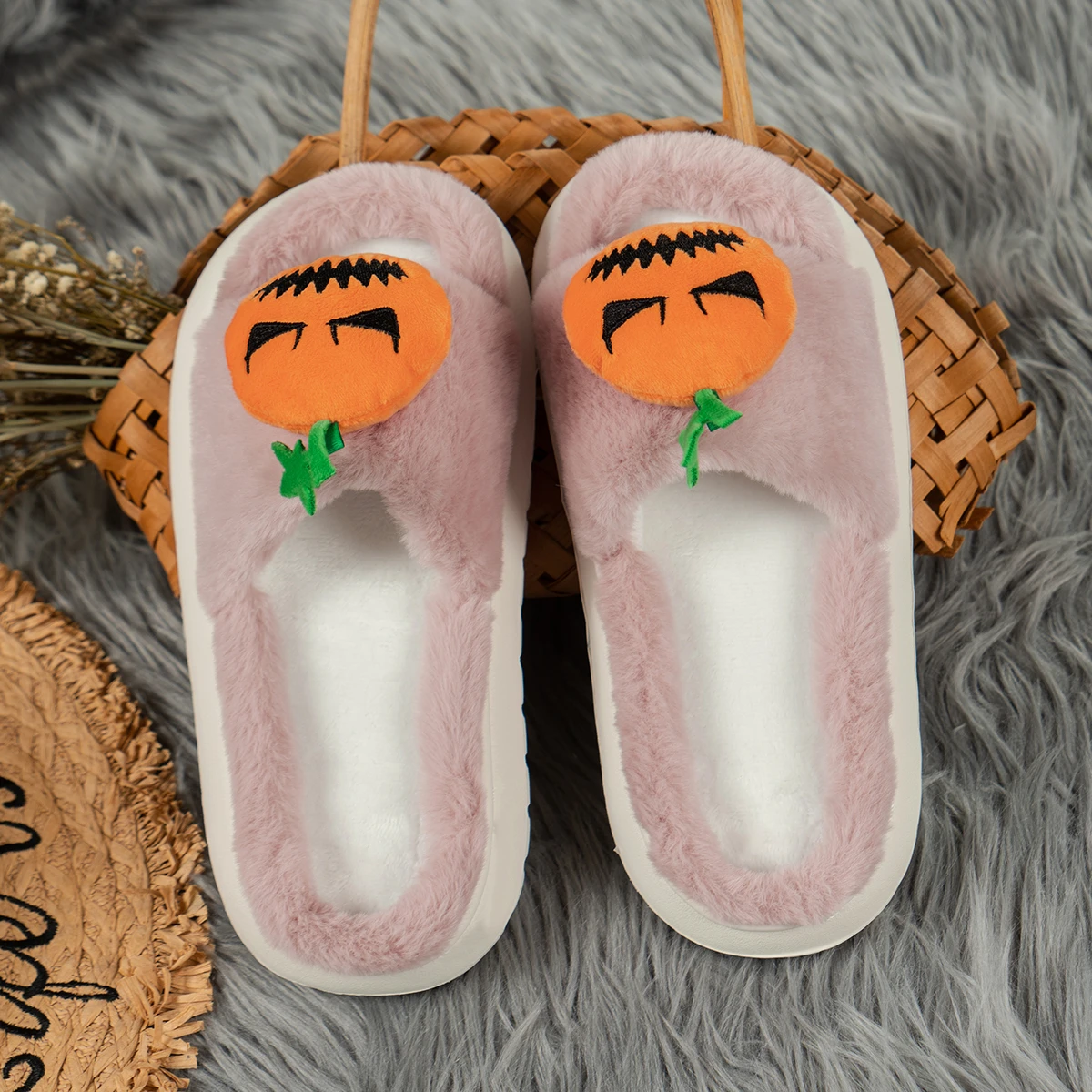 Women's plush slippers one-line autumn/winter Halloween pumpkin decoration plus-size slippers fashion
