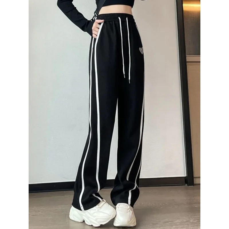 Рисунок 3 - Уличная одежда, женские полосатые спортивные брюки Y2K