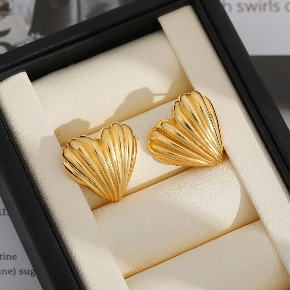 Classics Sleek Striped Thick Heart Small Ear Stud for Women Hypoallergenic 18K Gold Plated Geometric Symmetry Earrings Bijoux