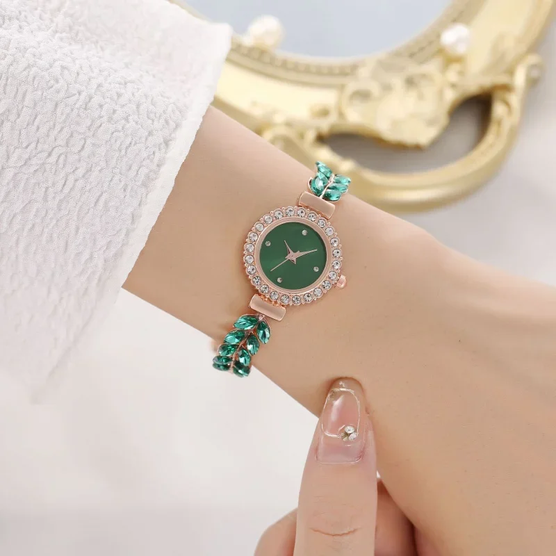Vintage Elegant Baroque Rhinestone Quartz Women's Watch Sparkling Crystal Classic Design Perfect Accessory for Daily Wear 3