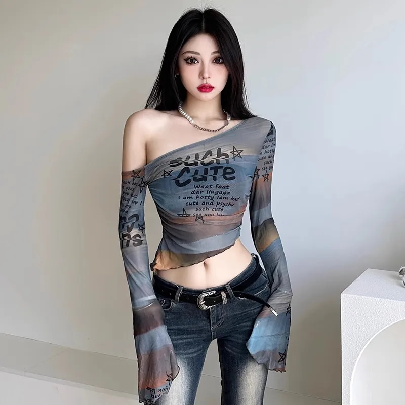 

Original Halo Dye Diagonal Neck Off Shoulder Mesh Long Sleeve T-shirt Female Letter Print Flare Sleeve Sexy Top