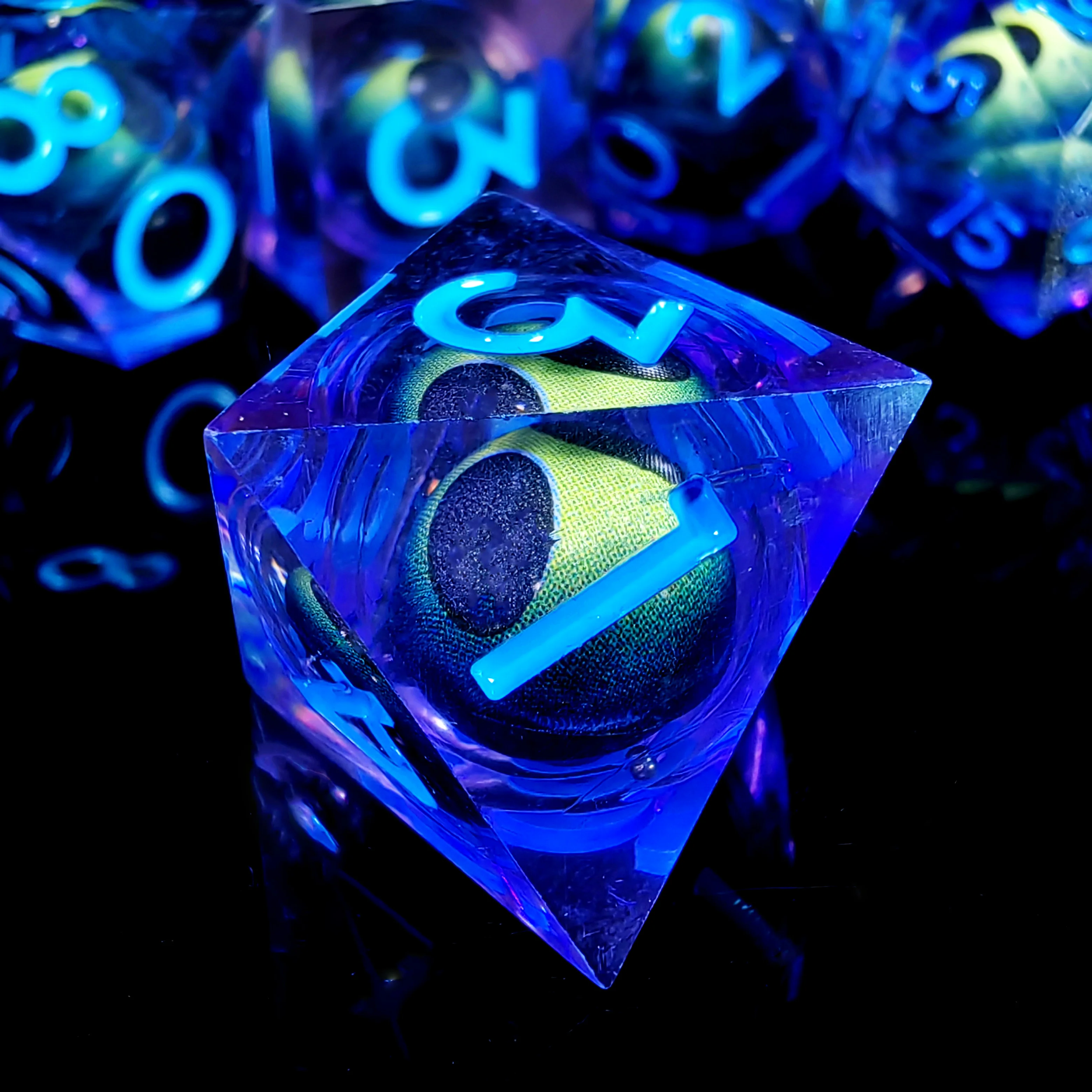 Spinning Dragon Eye DnD Dice Set, 7-Piece Polyhedral Resin Dice, Light Purple RPG Dice for Dungeons & Dragons, Tabletop Games