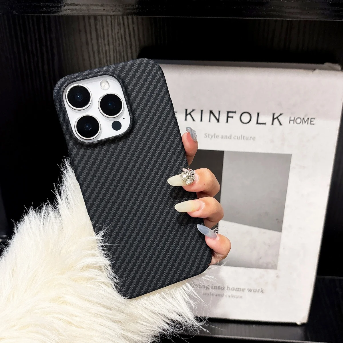 Luxury Carbon Fiber Pattern Retro Hard Case with Kevlar Line Texture