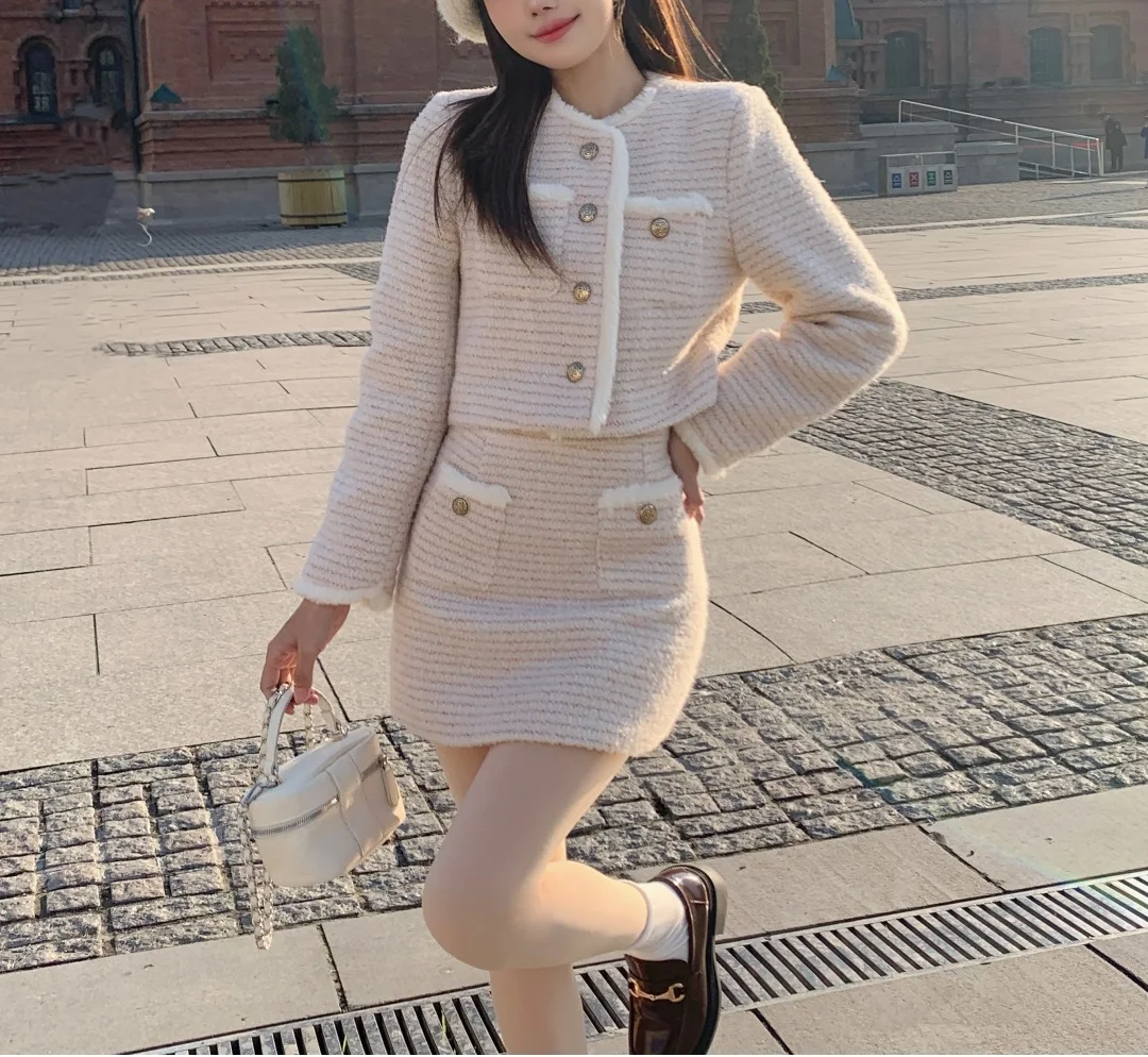 Real shot cotton autumn and winter clothing, new exquisite and warm small fragrant style cotton coat and skirt set new style korean fashion small fragrant wind small french cloak student 2021 autumn and winter mid length woolen coat female