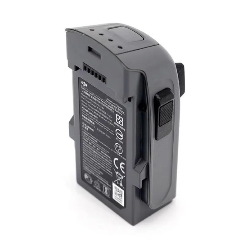 Trois batteries DJI Spark empilées, vue en perspective, pour une autonomie prolongée.