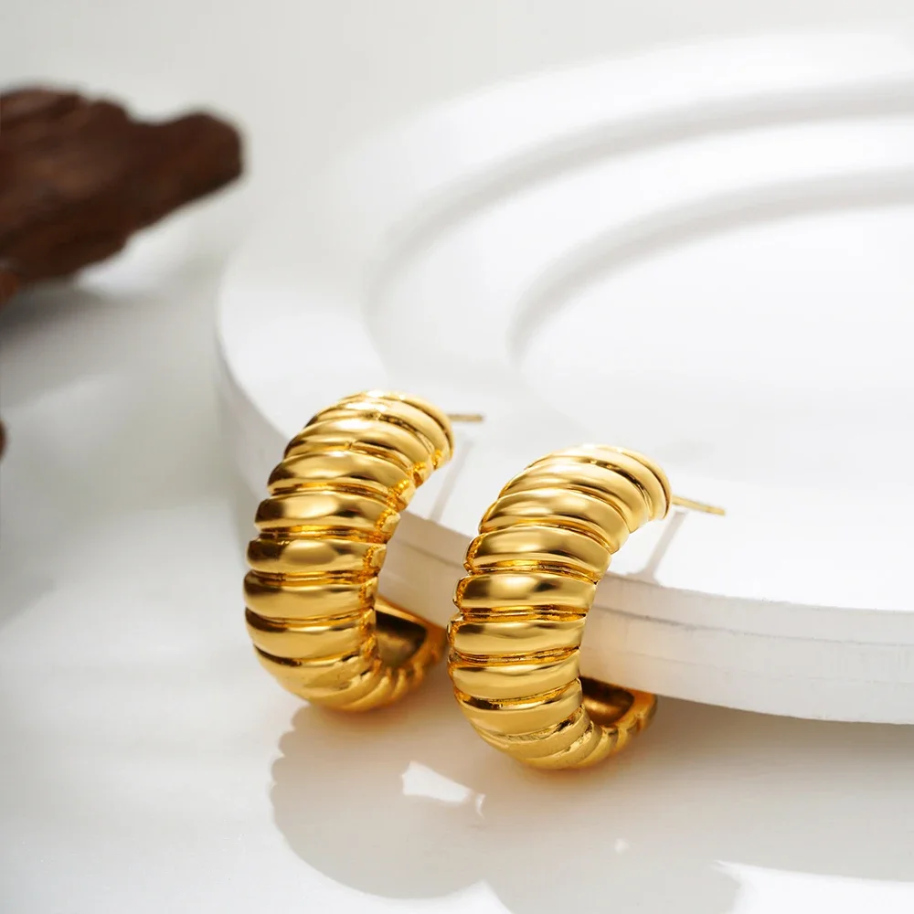 18K Gold Plated Texture C-shape Ear Buckle Women Hoop Huggie Earrings for Women Girls Chunky Stacked Hoops Punk Jewelry 2025 New