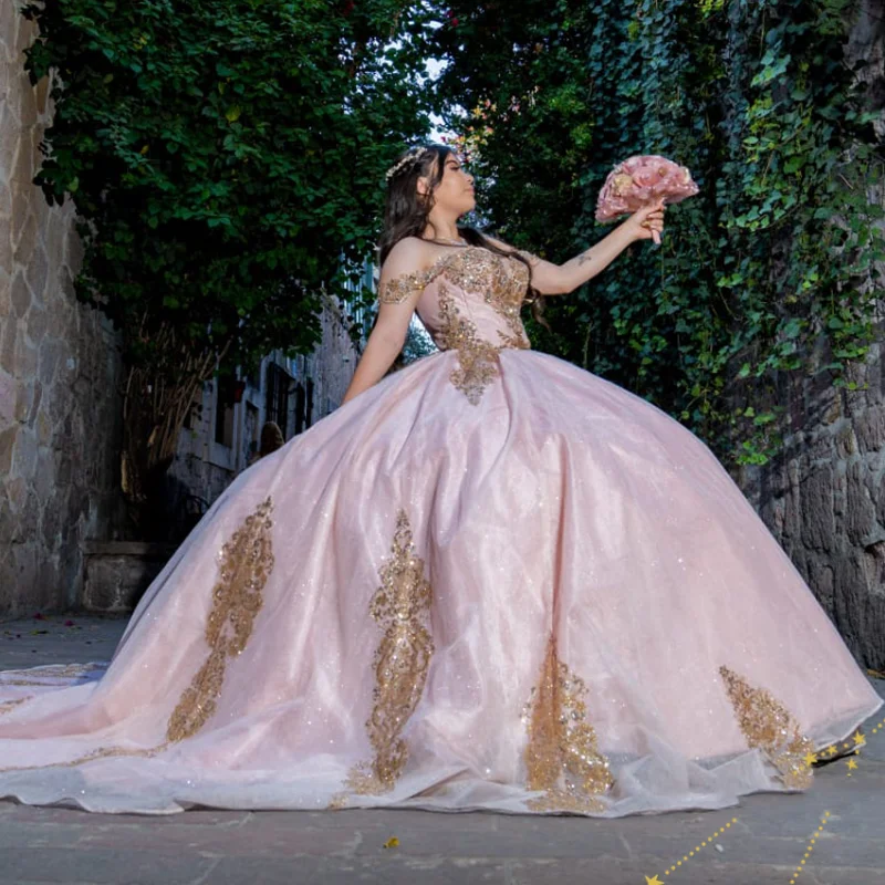 

Pink Shiny Quinceanera Dresses Off Shoulder Ball Gown Sweet 16 Dress Beading Appliques Lace Beads Sequins Birthday Party Gowns