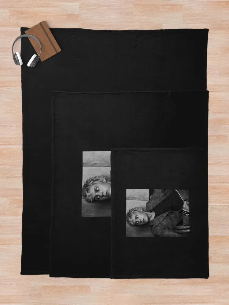 Evan Peters �� ���, �ܿ�� ħ��