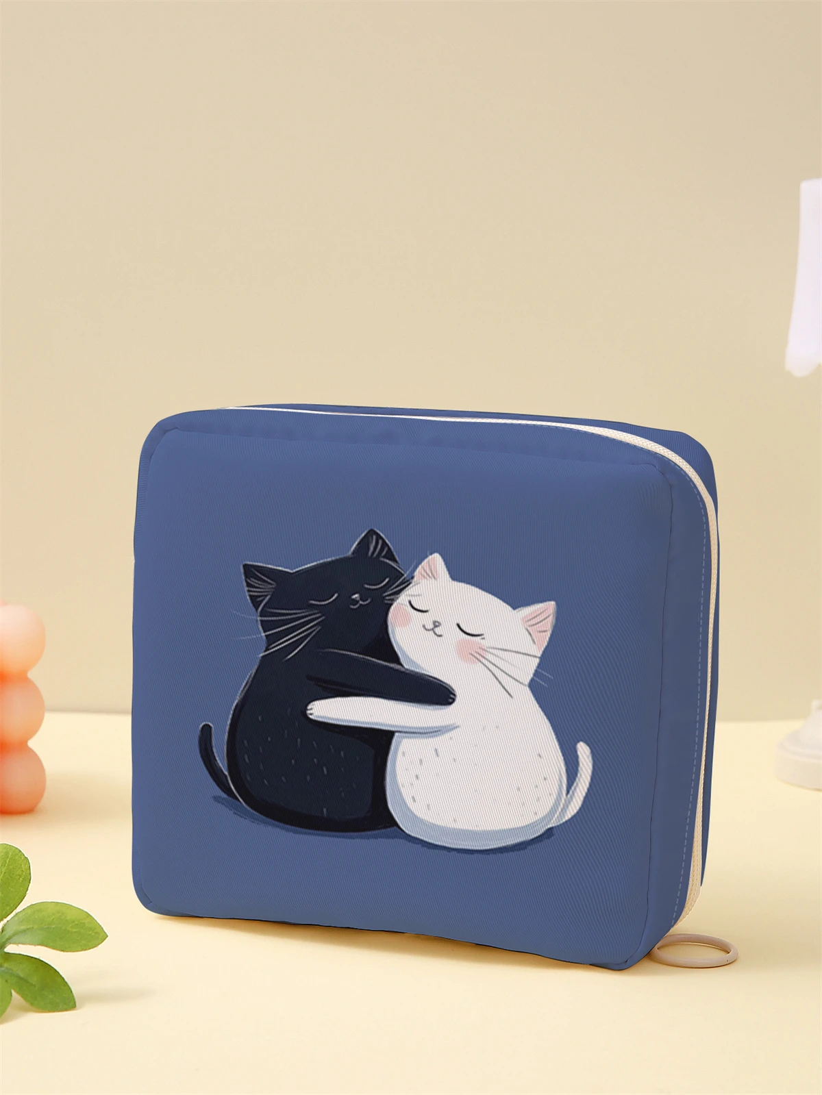 Cat printed sanitary napkin storage bag, women's lightweight tissue bag, sanitary tissue bag