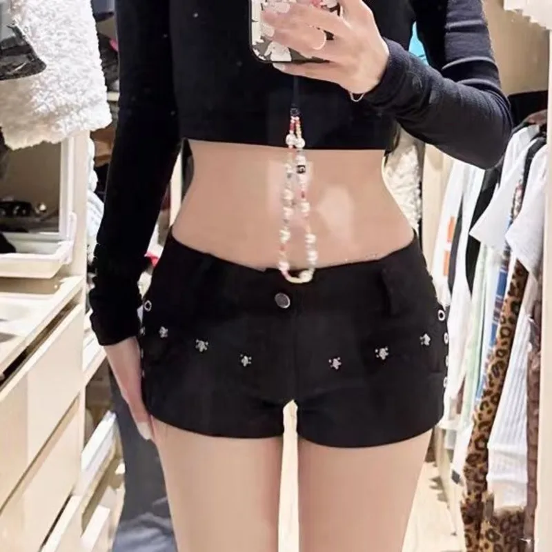 Netizens wear the same spicy girl as bloggers in Y2K nightclub sexy low waisted buttocks with rivet denim shorts