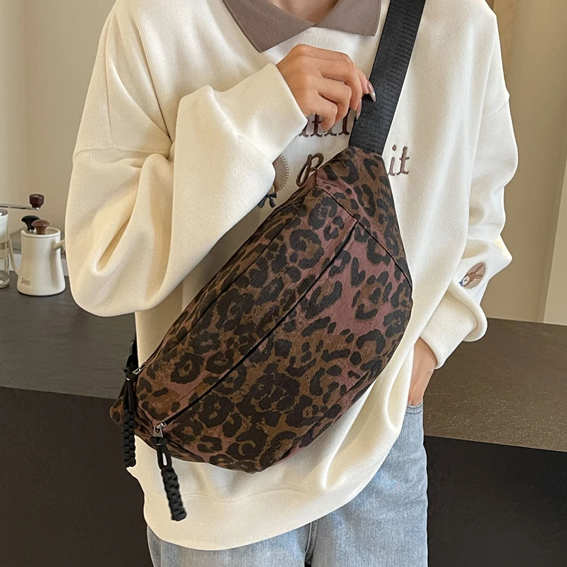 Women's waist bag, vintage chest bag with adjustable shoulder straps, diagonal cross bag, suitable for travel and daily use