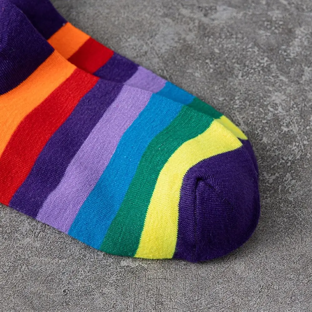 Modische Regenbogenfarbene Damenstrümpfe, weiche, elastische, regenbogengestreifte Socken, hochwertige Party-Performance-Wadensocken für Mädchen – Detail 7
