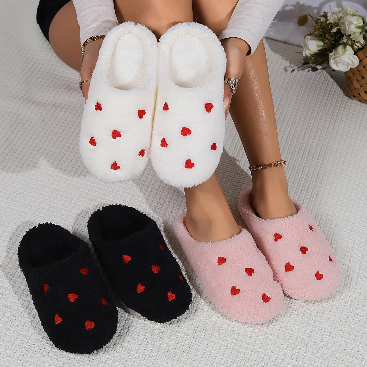 Winter Women's Heart-Shaped Slippers Love Mute Soft Sole Shoes Indoor Comfortable Cute Silent Carpet Light Living Room